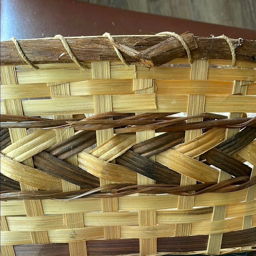 VTG Woven Basket with Clear Liner